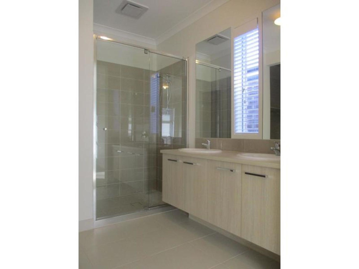 24 Alabaster Avenue, Melton South, VIC 3338, Melton South - Thumbnail 3