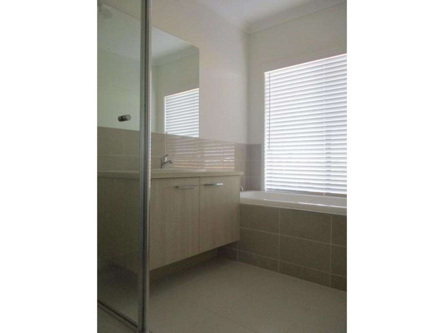 24 Alabaster Avenue, Melton South, VIC 3338, Melton South - Thumbnail 7