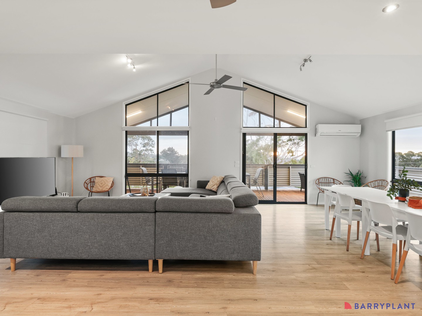 24 Bayview Drive, Cowes, VIC 3922 - Thumbnail 2 - 07/09/2026