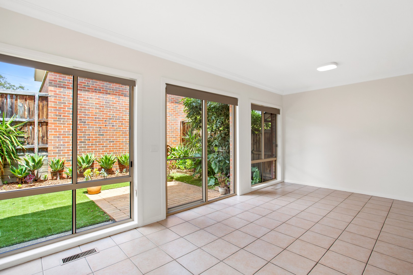 24 Binns St, Montmorency, VIC 3094 - Thumbnail 2 - 31/10/2023