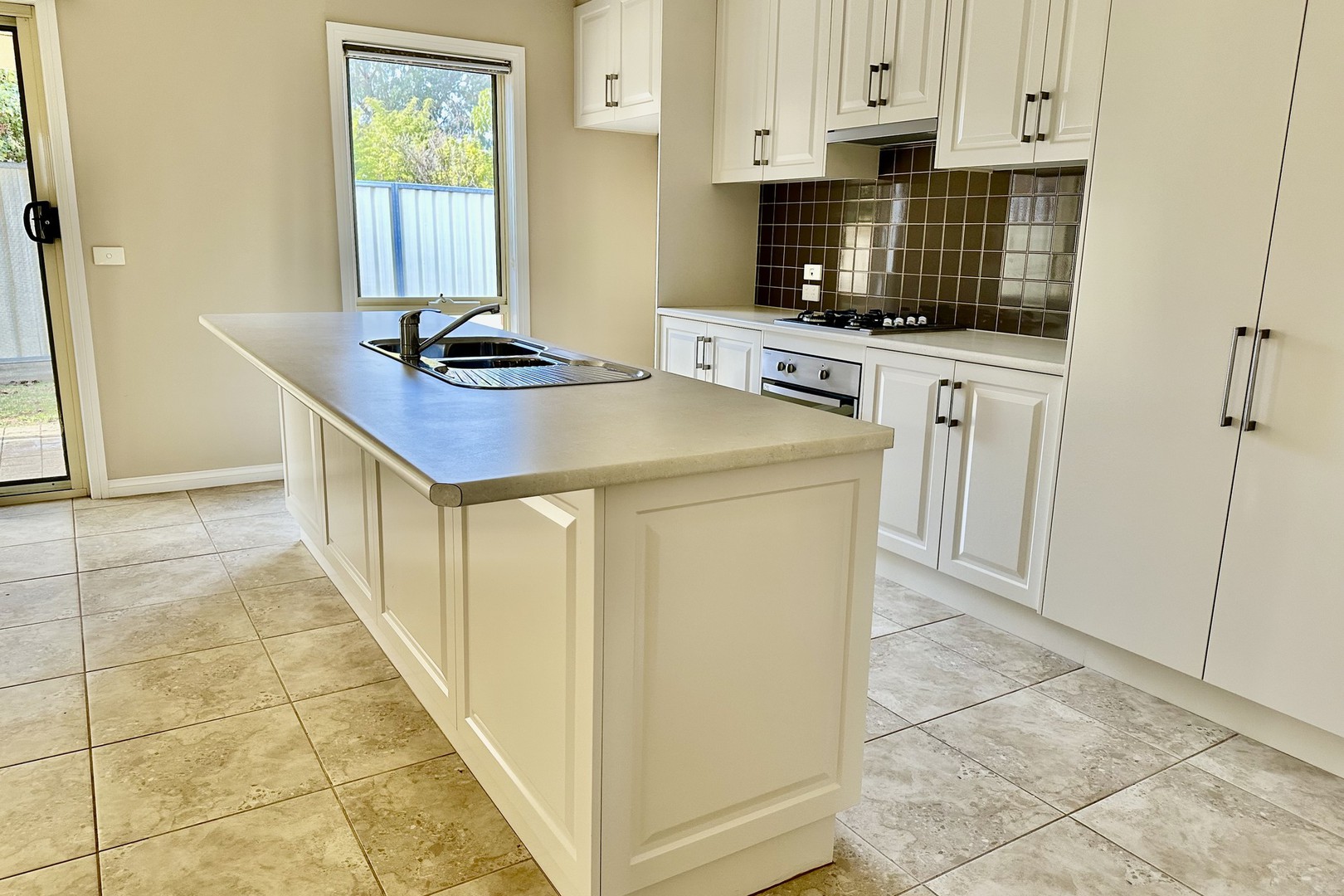 24 Canterbury Drive, Mildura, VIC 3500, Mildura - Thumbnail 2
