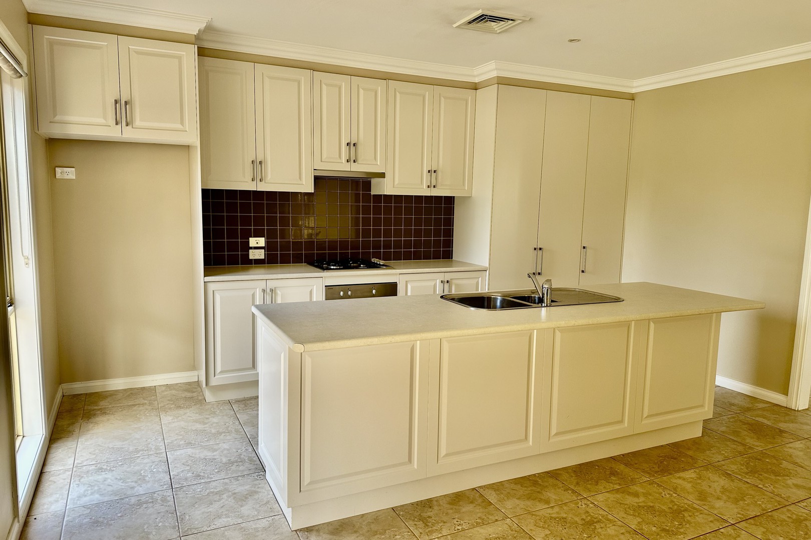 24 Canterbury Drive, Mildura, VIC 3500, Mildura - Thumbnail 3