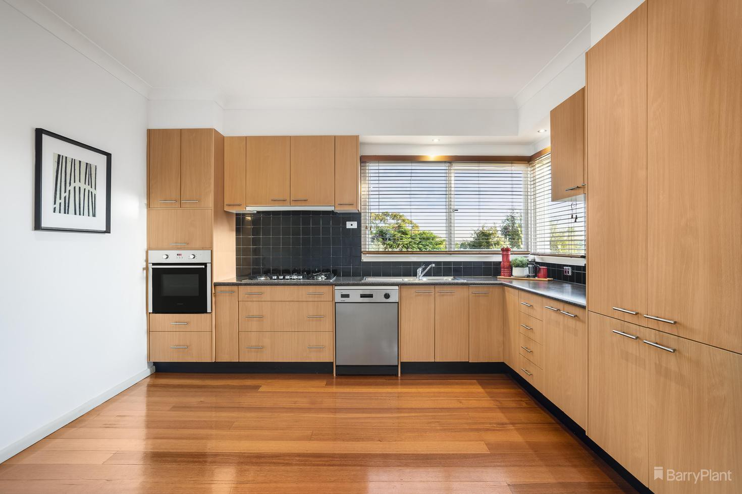 24 Carawatha Road, Doncaster, VIC 3108, Doncaster - Thumbnail 3