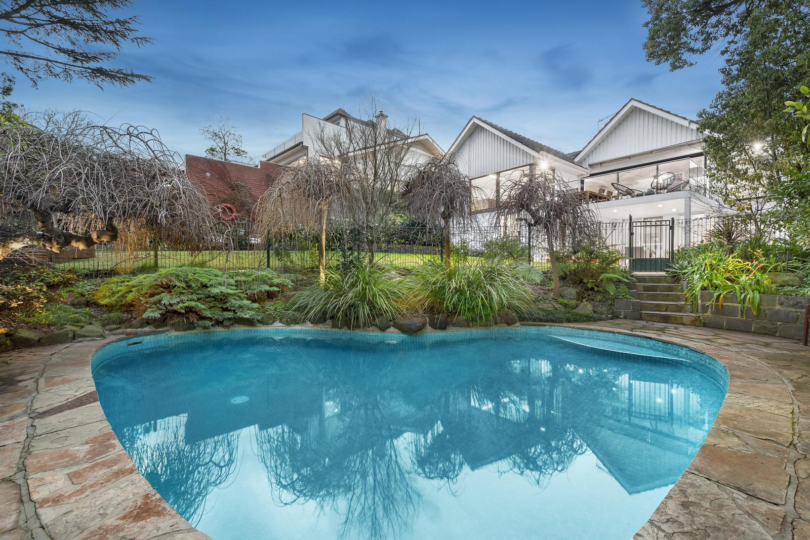 24 Carn Avenue, Ivanhoe, VIC 3079, Ivanhoe - Thumbnail 2