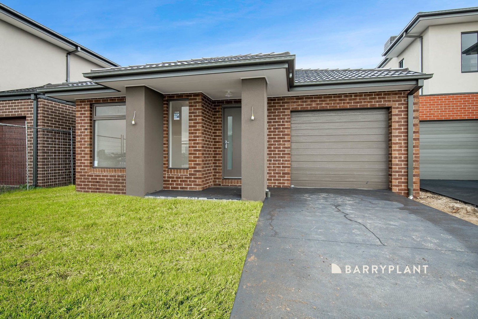 24 Dalziell Crescent, Cranbourne North, VIC 3977, Cranbourne North - Thumbnail 2