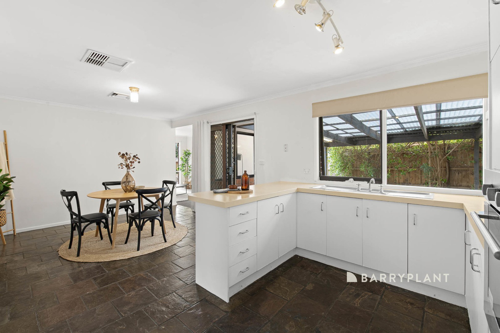 24 Edeys Run, Hampton Park, VIC 3976, Hampton Park - Thumbnail 3