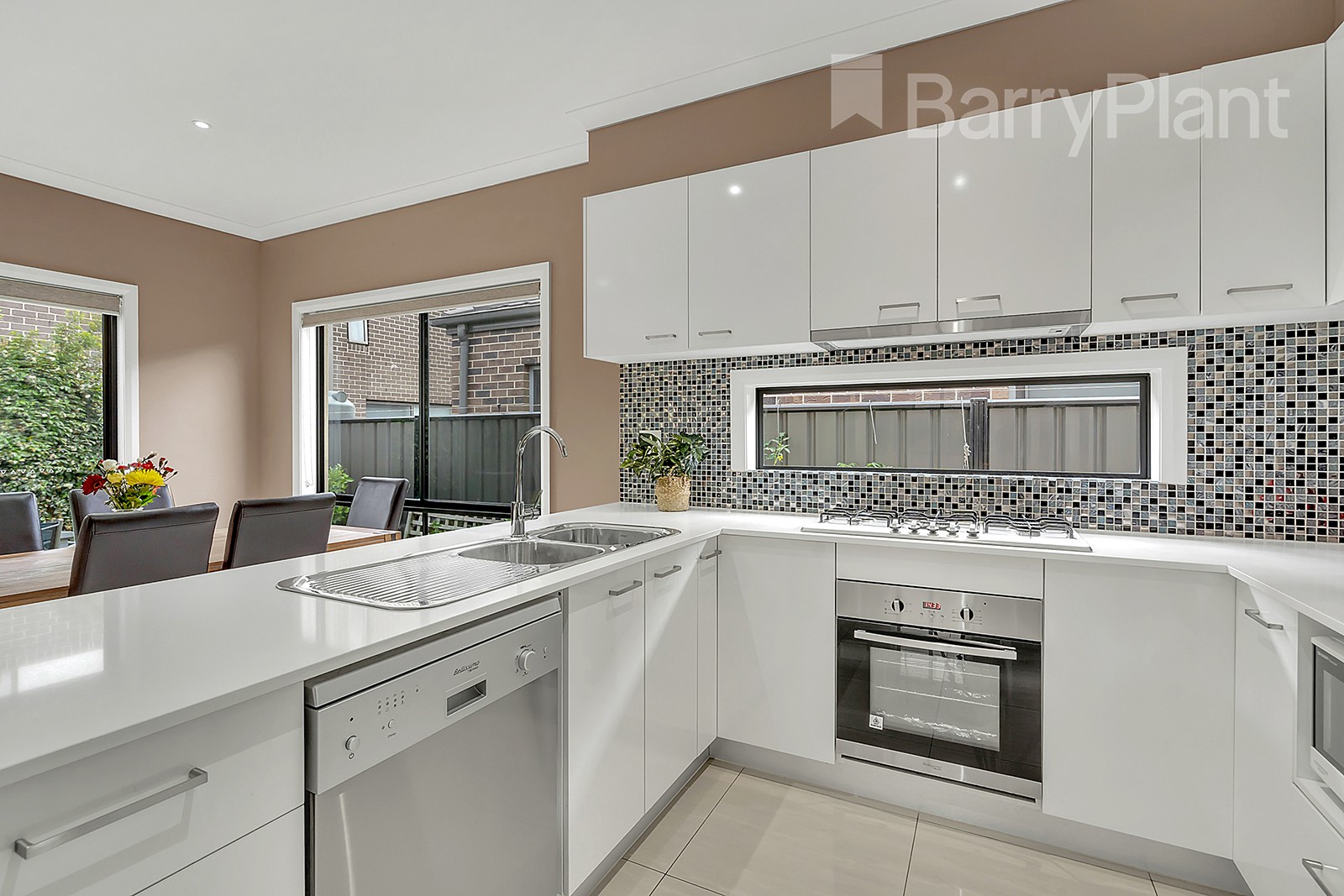 24 Falkland Road, Craigieburn, VIC 3064, Craigieburn - Thumbnail 3