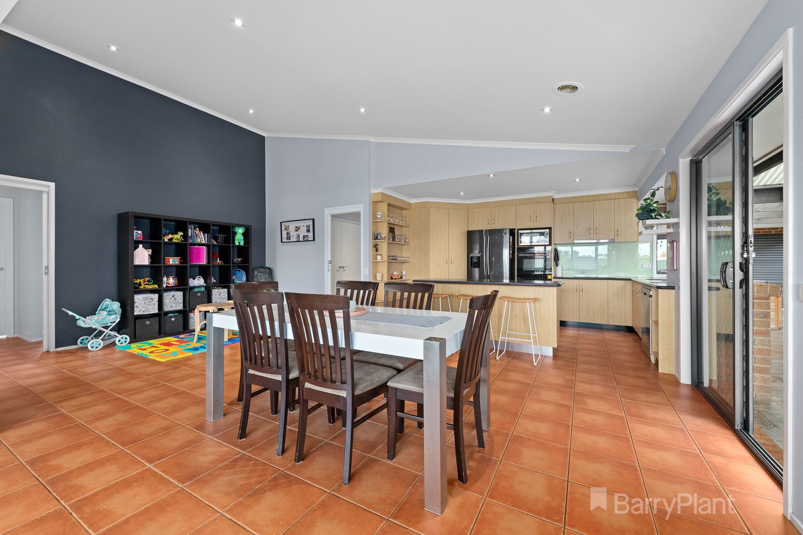 24 Foxwood DriveCranbourne East, VIC 3977, Cranbourne East - Thumbnail 8