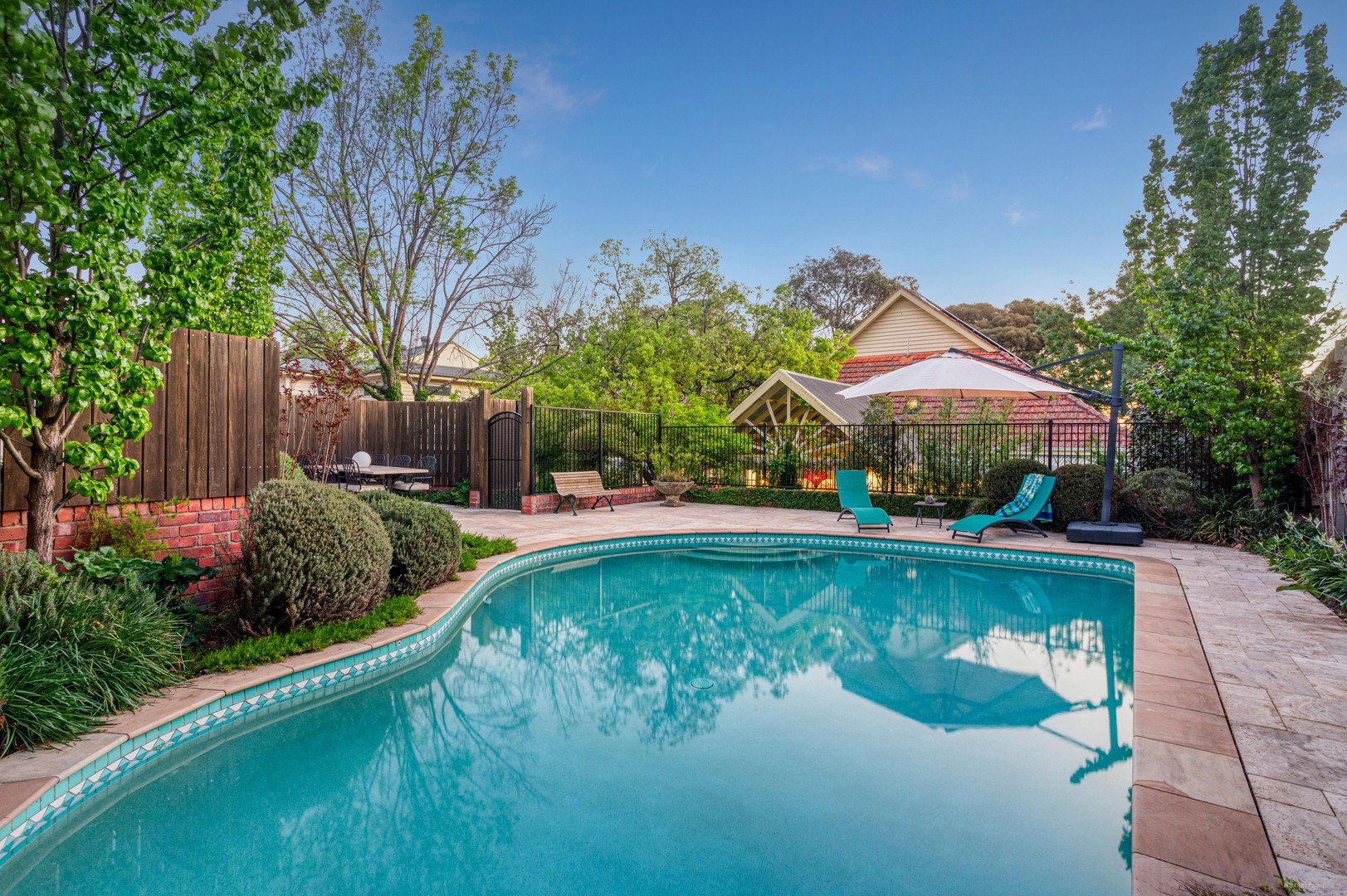 24 Gladstone Road, Briar Hill, VIC 3088 - Thumbnail 2 - 17/10/2025