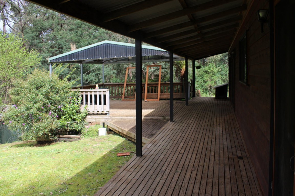 24 Glen Rd, Cockatoo, VIC 3781, Cockatoo - Thumbnail 2