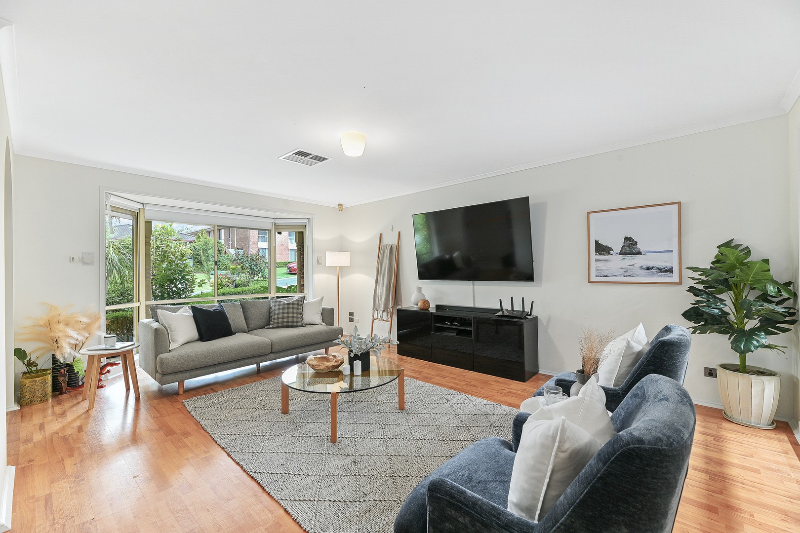 24 Glendale Crescent, Berwick, VIC 3806 - Thumbnail 2 - 03/12/2025