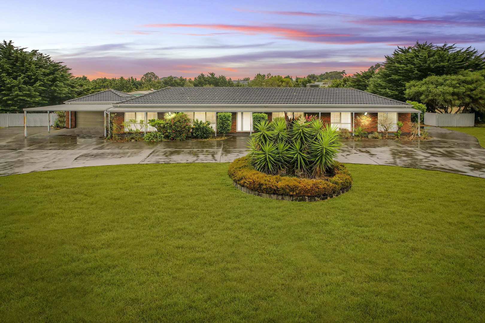 24 Gourlay Road, Hillside, VIC 3037 - Thumbnail 2 - 30/03/2023