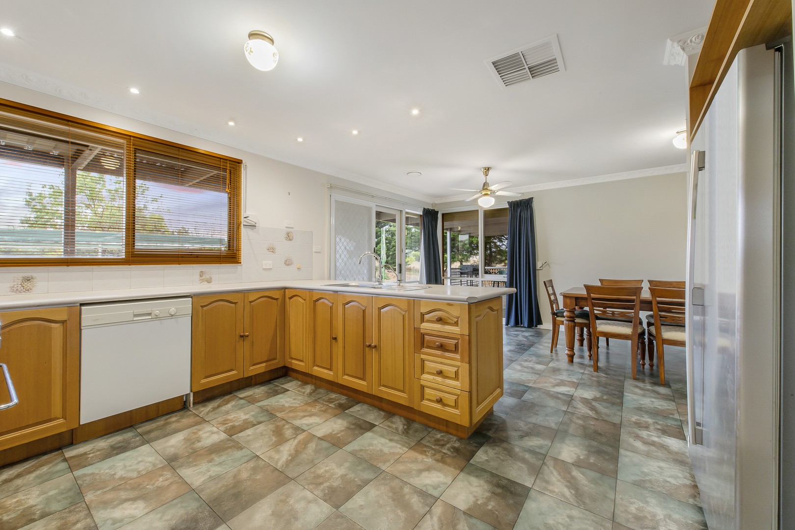24 Gourlay Road, Hillside, VIC 3037, Hillside - Thumbnail 6