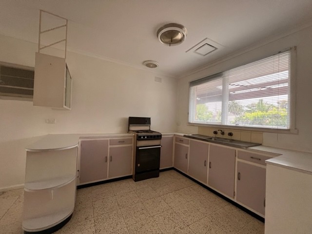 24 Graceburn Grove, St Albans, VIC 3021, St Albans - Thumbnail 5