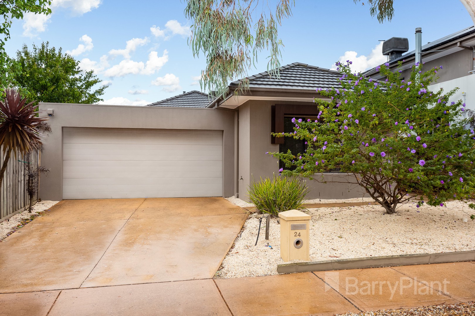 24 Halfmoon Terrace, Sanctuary Lakes, VIC 3030, Sanctuary Lakes - Thumbnail 2