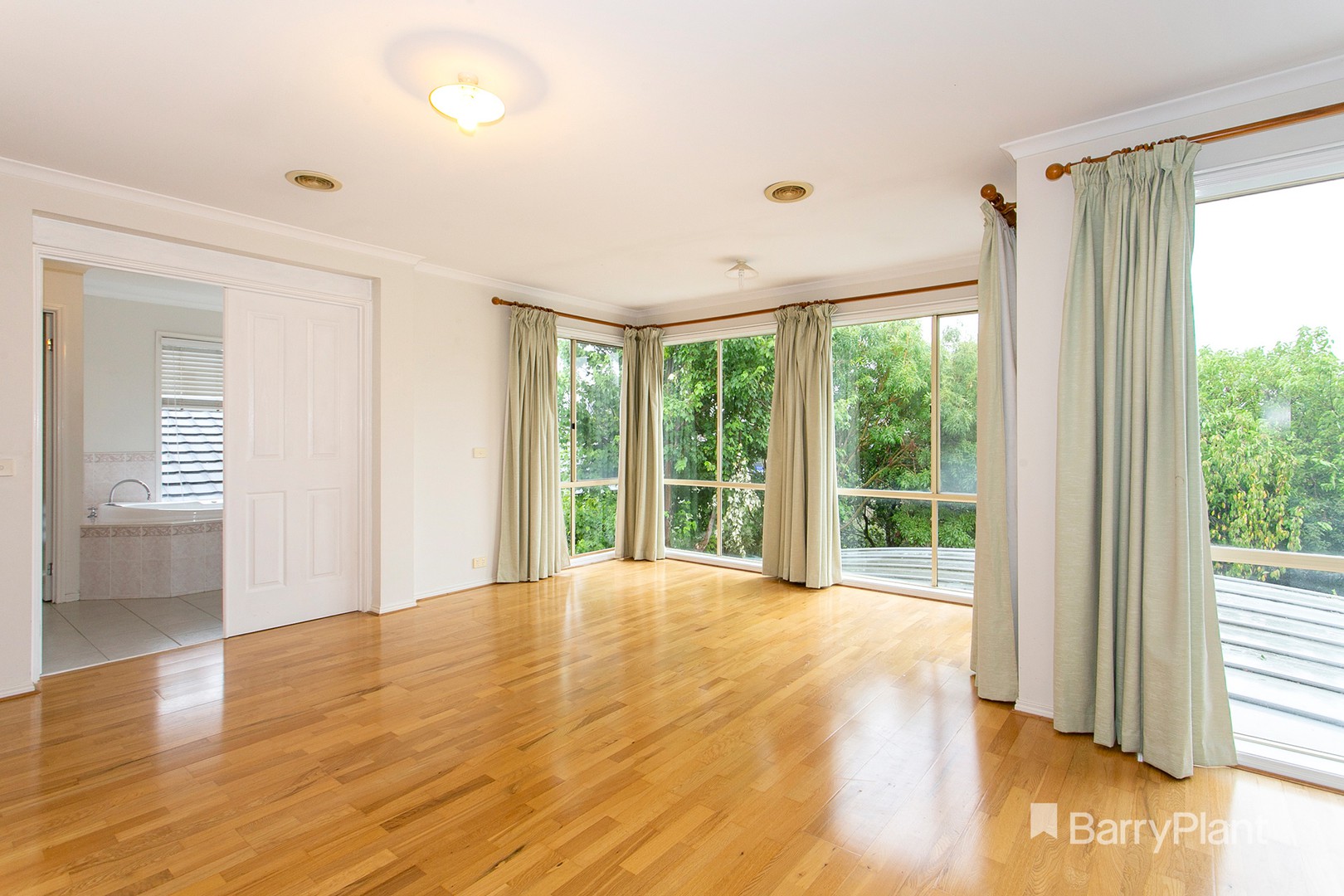 24 Hillgrove Crescent, Berwick, VIC 3806, Berwick - Thumbnail 6