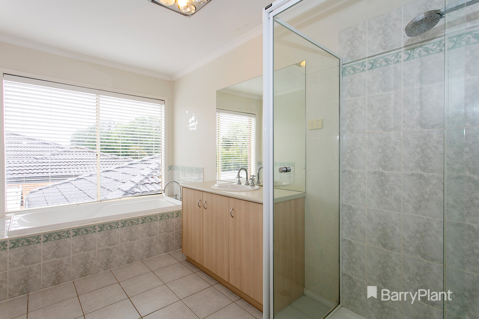 24 Hillgrove Crescent, Berwick, VIC 3806, Berwick - Thumbnail 8