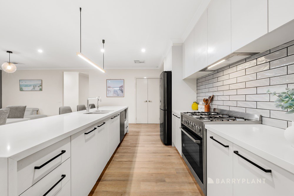 24 Hutmil Drive, South Morang, VIC 3752, South Morang - Thumbnail 3