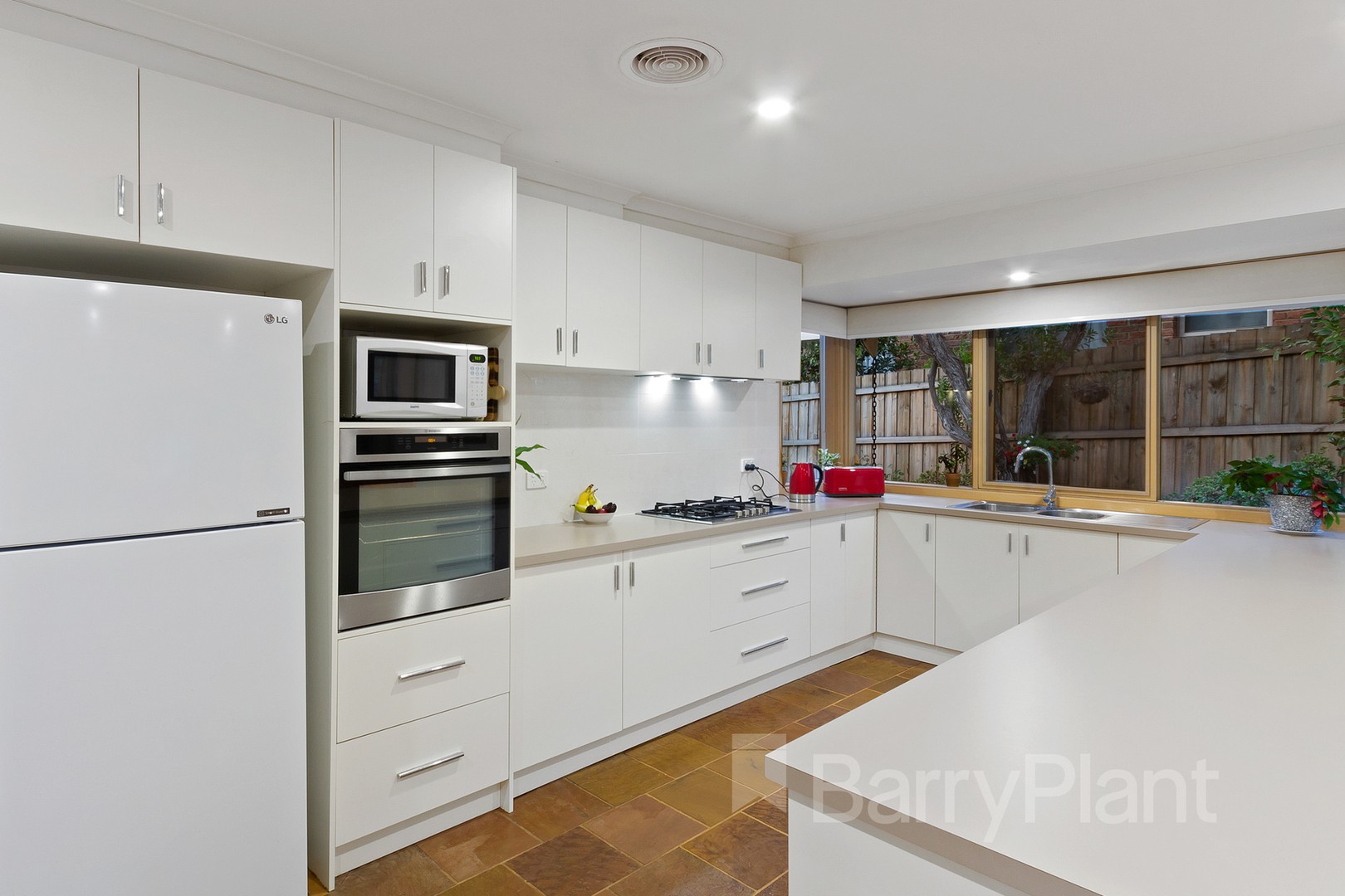 24 Jessica Close, Wantirna South, VIC 3152, Wantirna South - Thumbnail 2