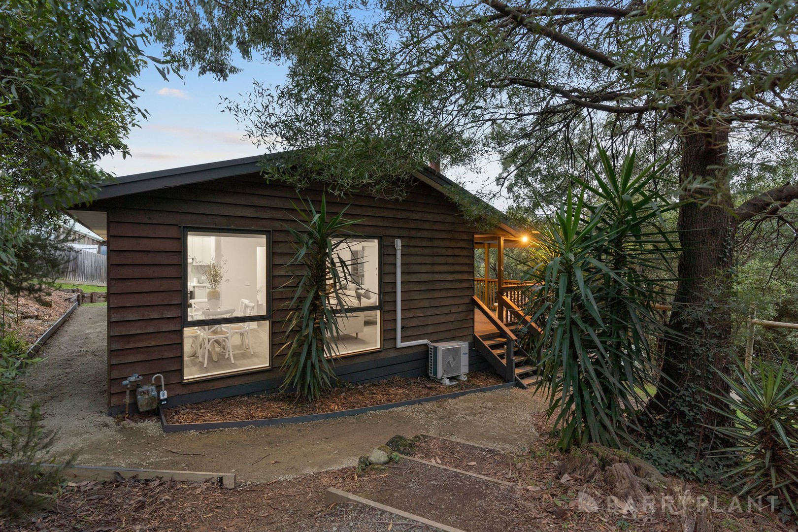 24 Kitchener Parade, Cockatoo, VIC 3781, Cockatoo - Thumbnail 2