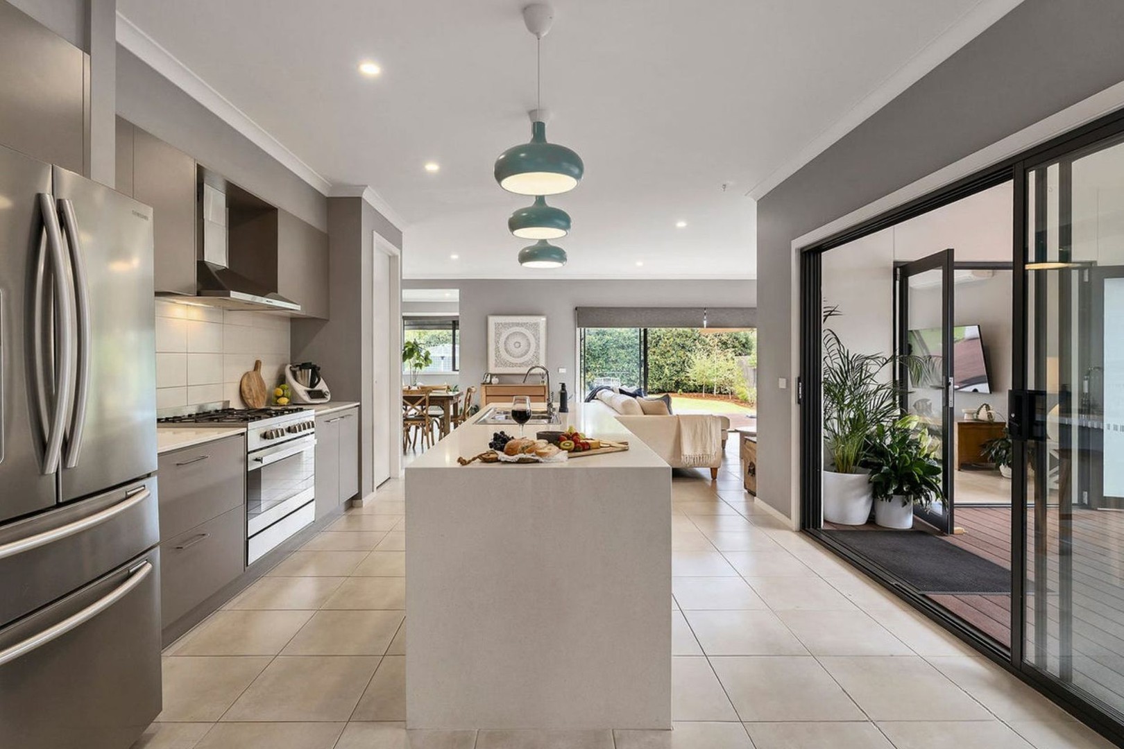 24 Leon Avenue, Rosebud, VIC 3939 - Thumbnail 2 - 11/06/2026
