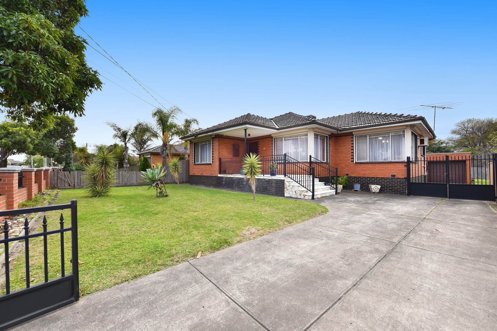 24 Massey Avenue, Reservoir, VIC 3073, Reservoir - Thumbnail 2
