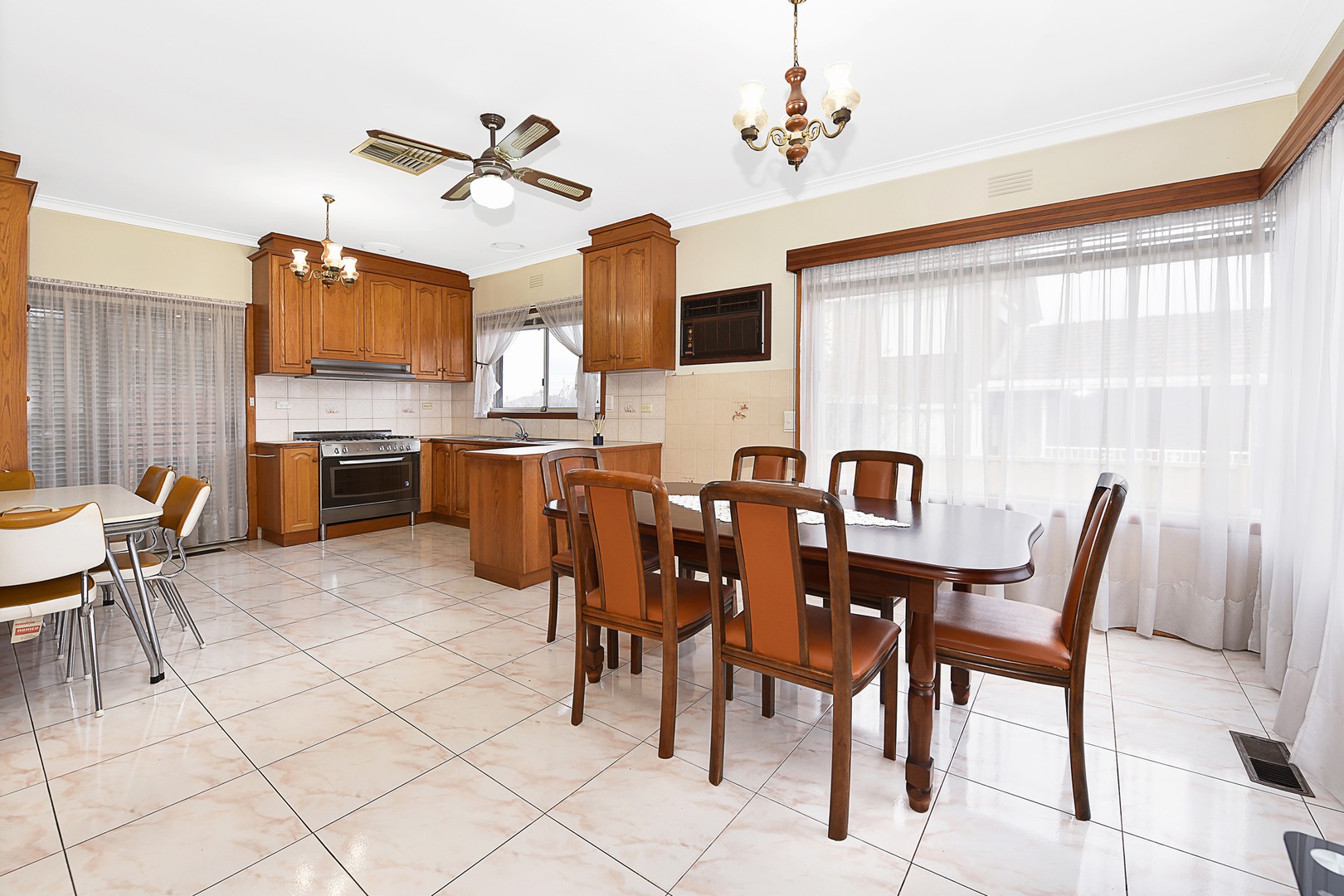 24 Massey Avenue, Reservoir, VIC 3073, Reservoir - Thumbnail 5