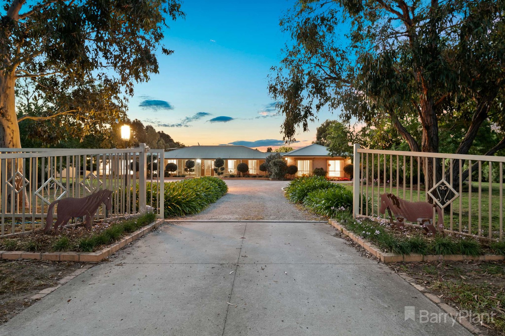24 Pinehill Drive, Pakenham, VIC 3810, Pakenham - Thumbnail 2
