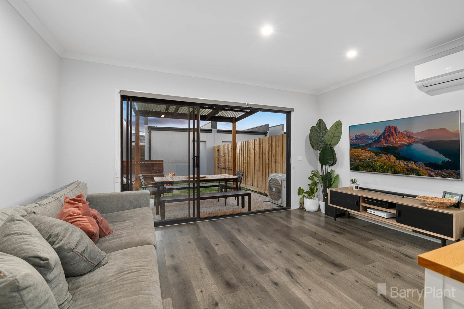 24 Plymouth Boulevard, Clyde North, VIC 3978, Clyde North - Thumbnail 5