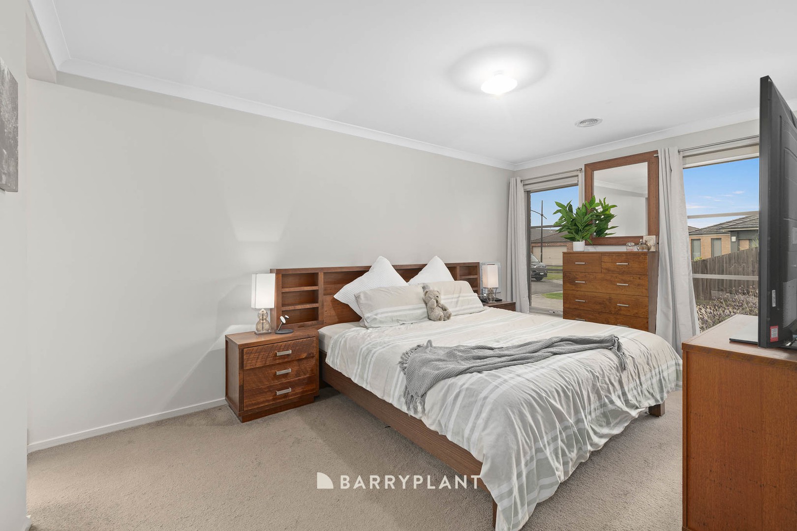 24 Raven Court, Pakenham, VIC 3810, Pakenham - Thumbnail 2