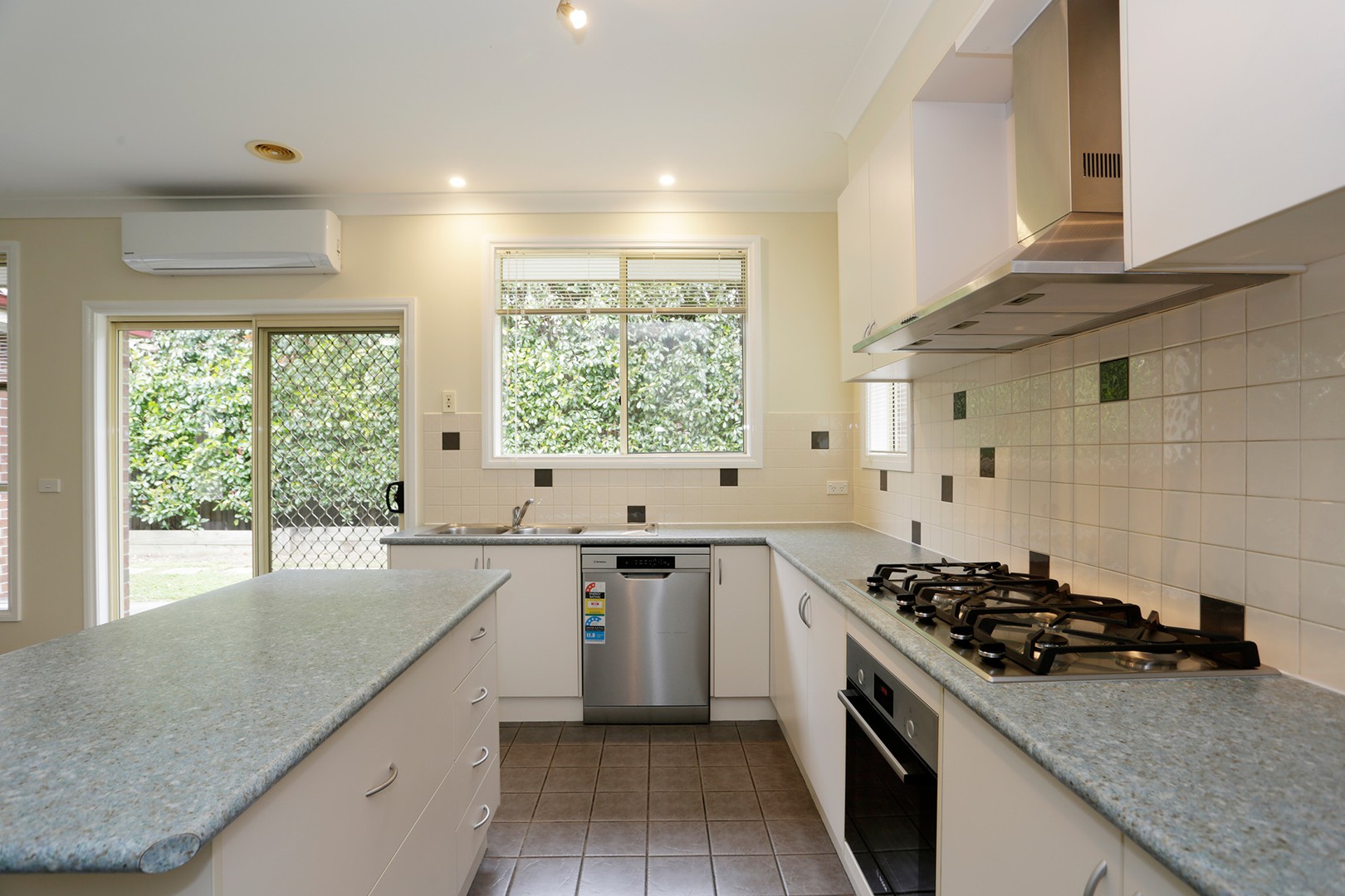 24 Redhill Avenue, Burwood East, VIC 3151 - Thumbnail 1 - 03/11/2021