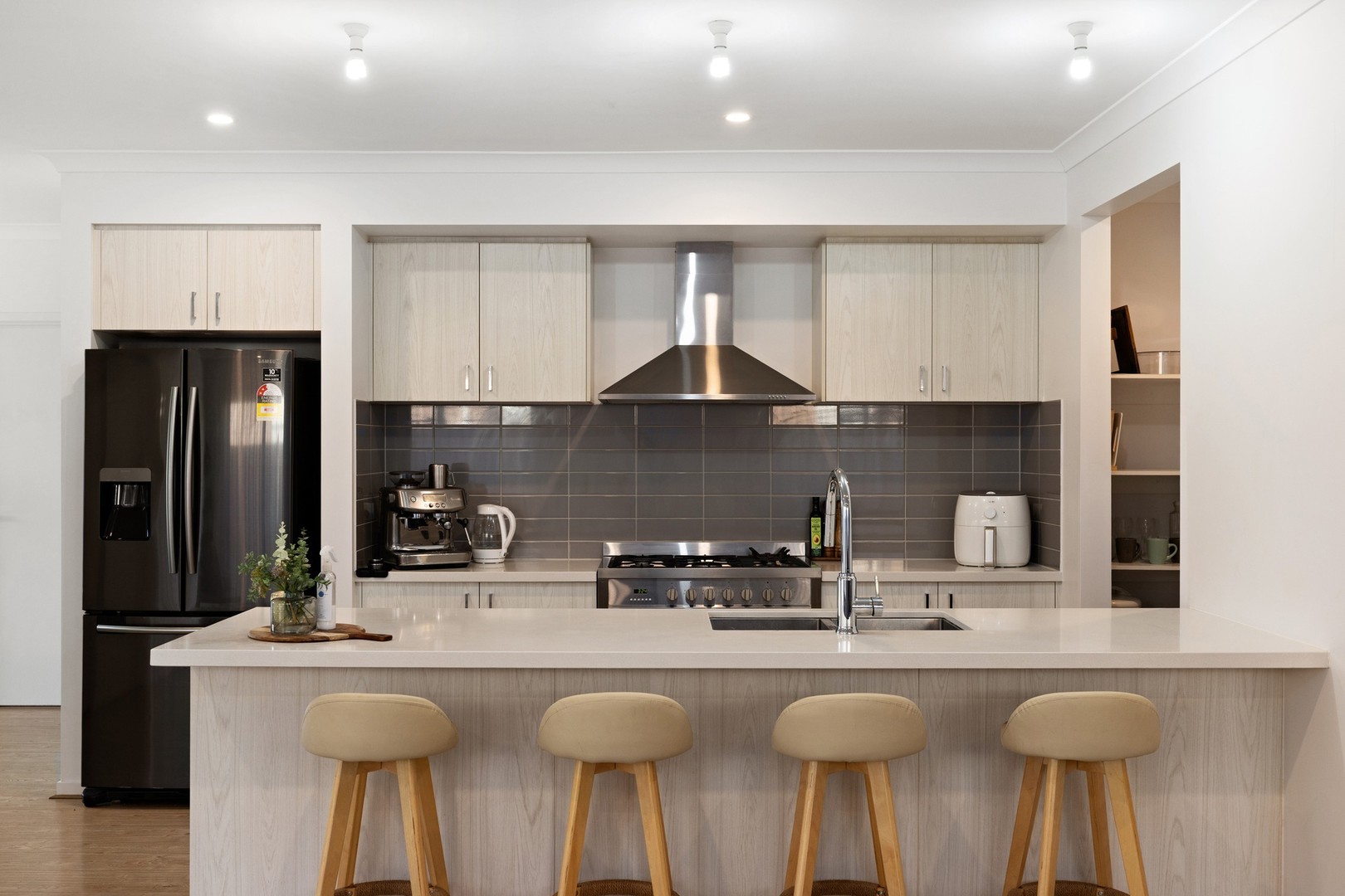 24 Roy Street, Thornhill Park, VIC 3335 - Thumbnail 2 - 28/03/2025