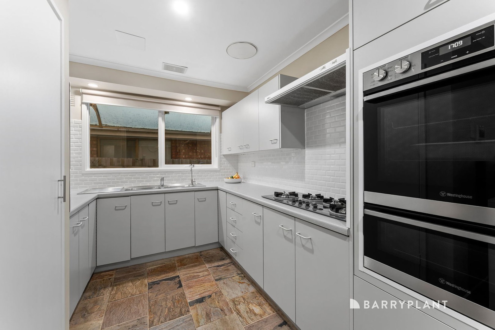 24 Strickland Avenue, Mill Park, VIC 3082, Mill Park - Thumbnail 3