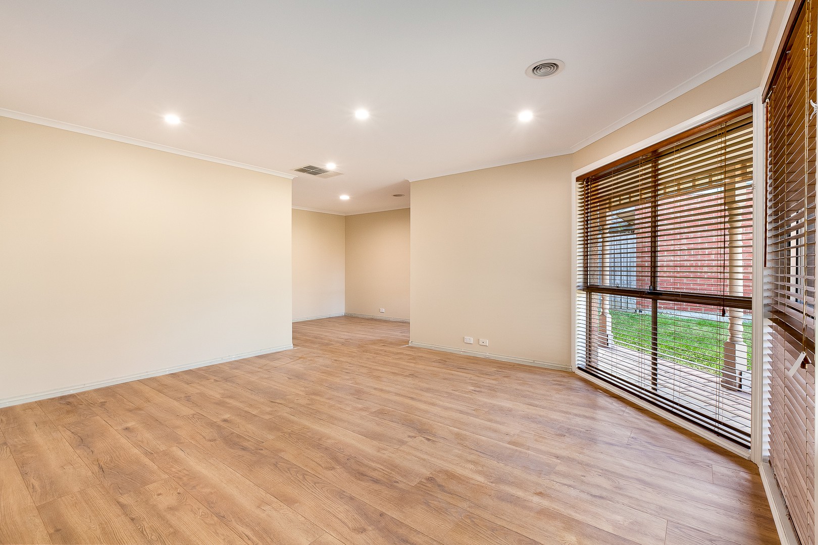 24 Teatree Drive, South Morang, VIC 3752 - Thumbnail 2 - 04/01/2022