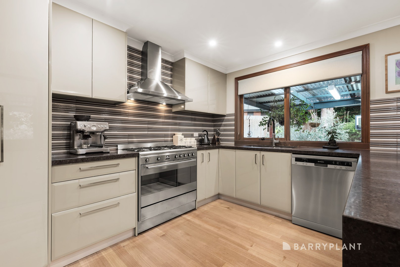 24 Tintern Crescent, Wantirna South, VIC 3152, Wantirna South - Thumbnail 4