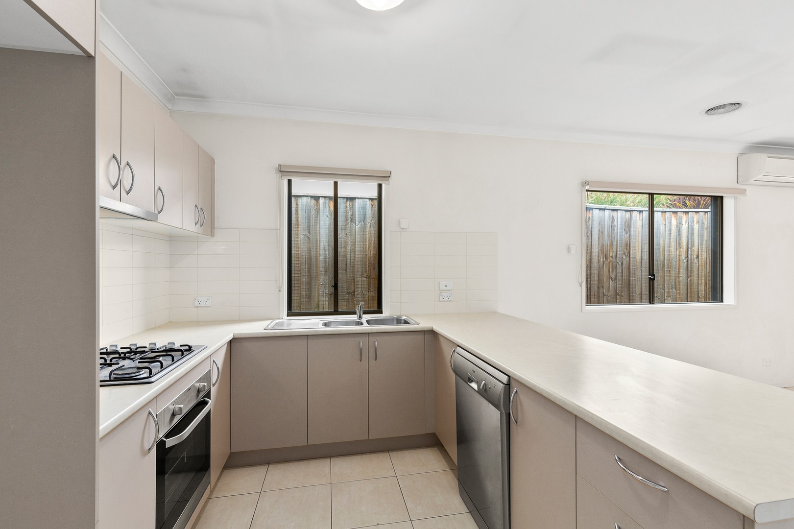 24 Tooradin  Crescent, Doreen, VIC 3754 - Thumbnail 2 - 18/11/2021
