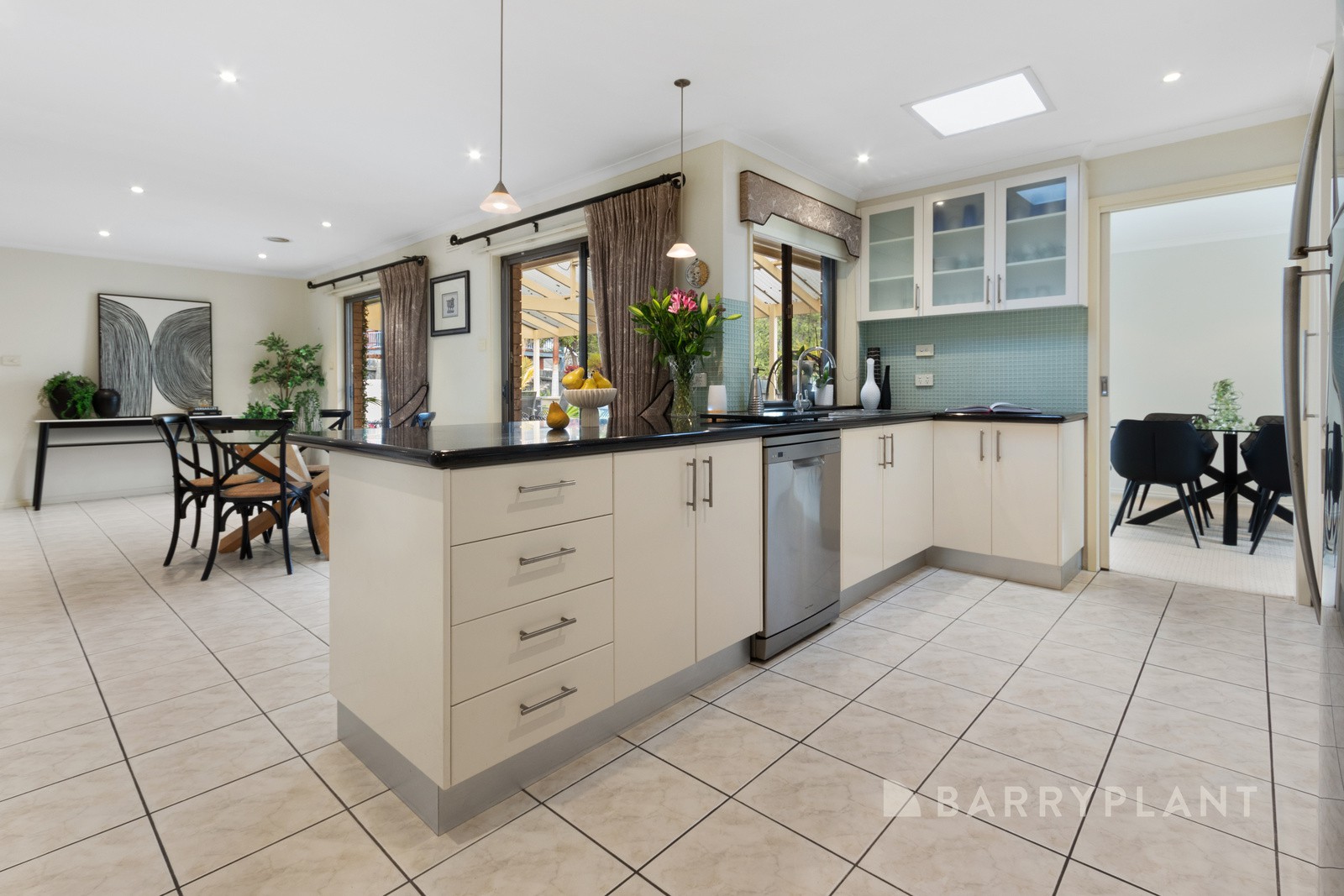 24 Watsons Road, Glen Waverley, VIC 3150, Glen Waverley - Thumbnail 5
