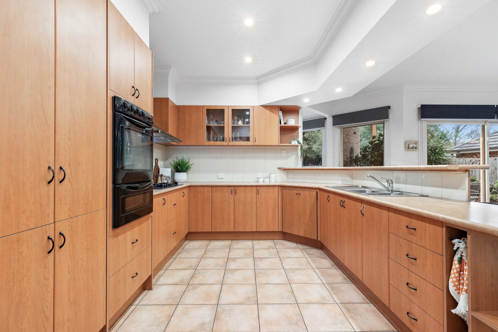 24 Whiteley Parade, Taylors Lakes, VIC 3038, Taylors Lakes - Thumbnail 6