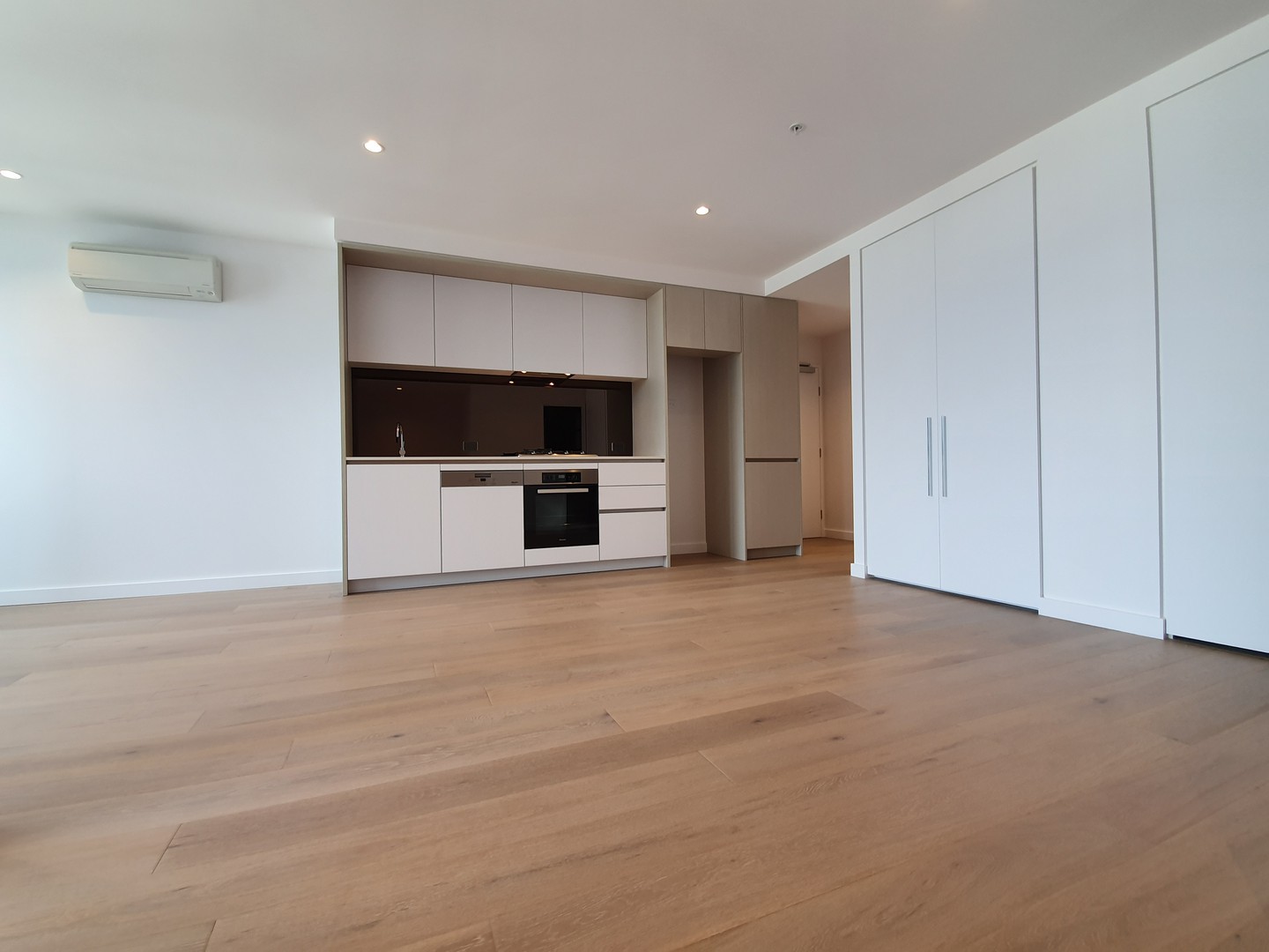 2407/628 Flinders Street, Docklands, VIC 3008, Docklands - Thumbnail 2