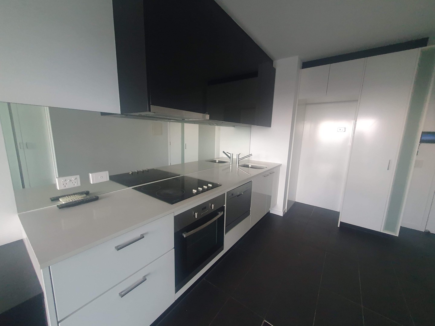 2412/220 Spencer Street, Melbourne, VIC 3000, Melbourne - Thumbnail 4