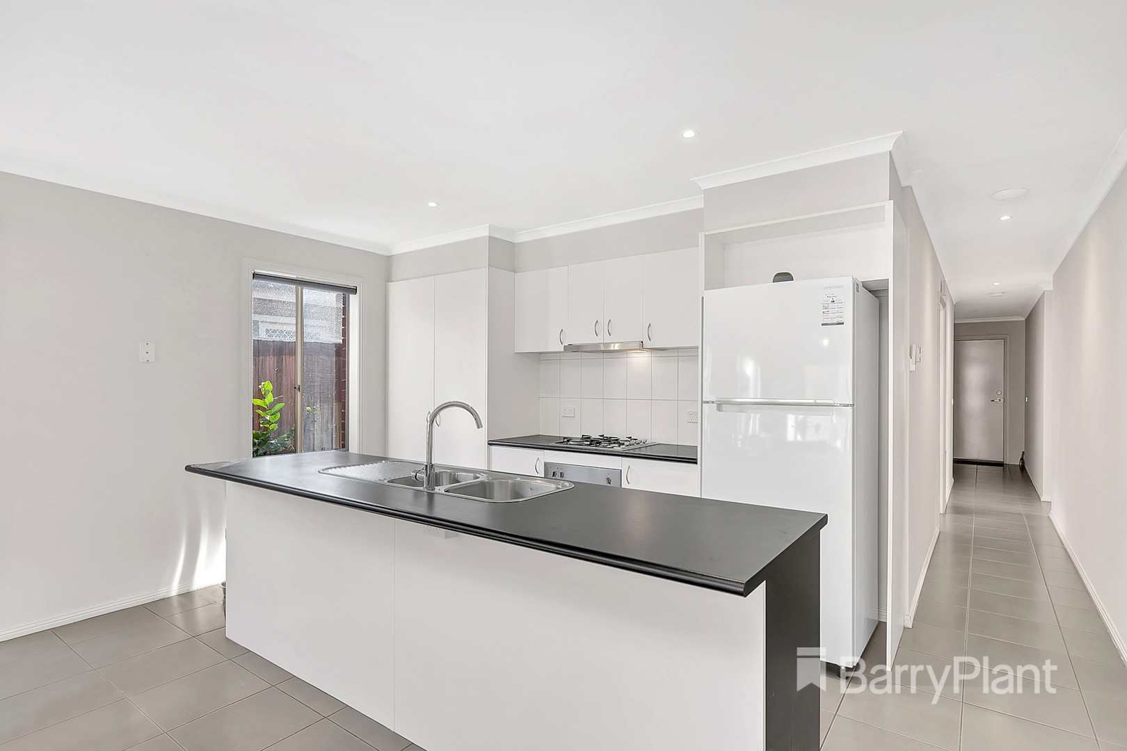 246 The Lakes Boulevard, South Morang, VIC 3752, South Morang - Thumbnail 3