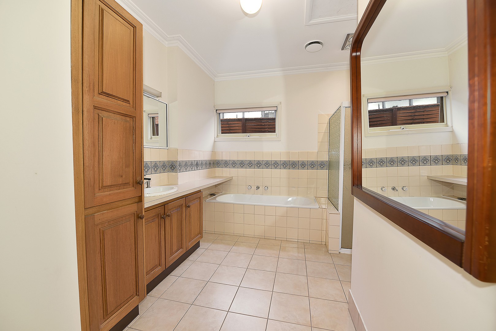 24A Daisy Street, Essendon, VIC 3040 - Thumbnail 2 - 19/11/2021