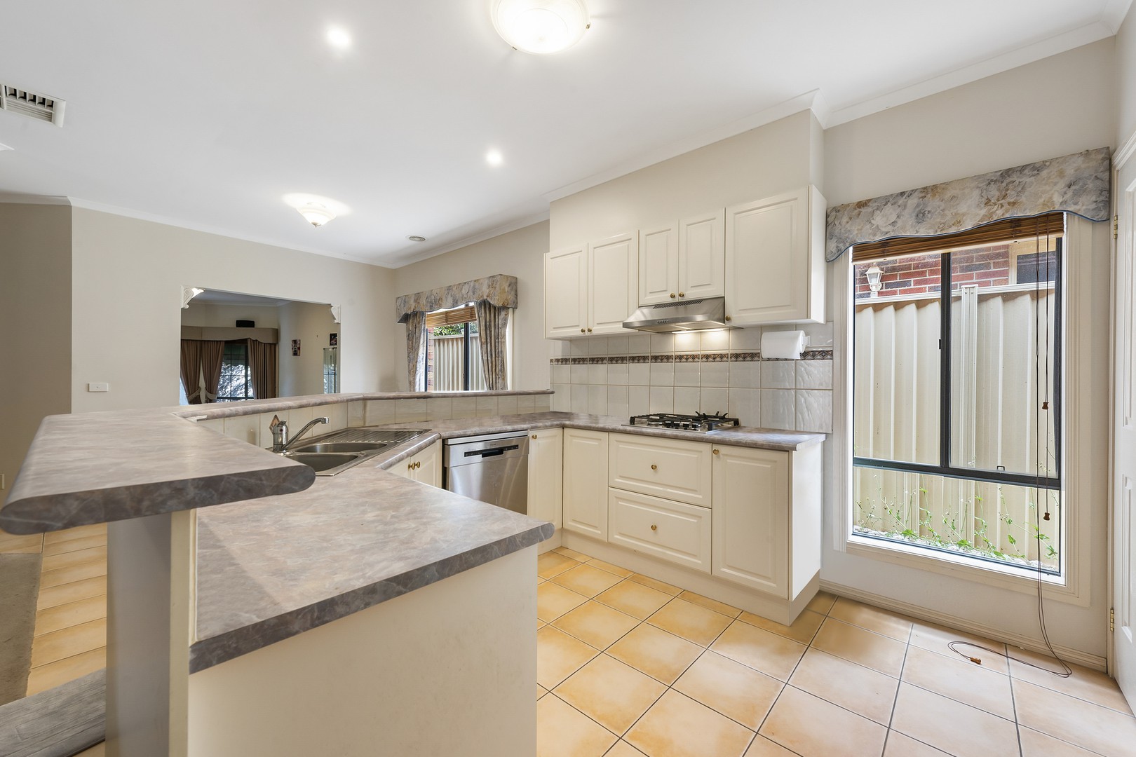 25 Berthon Crescent, Hillside, VIC 3037, Hillside - Thumbnail 3