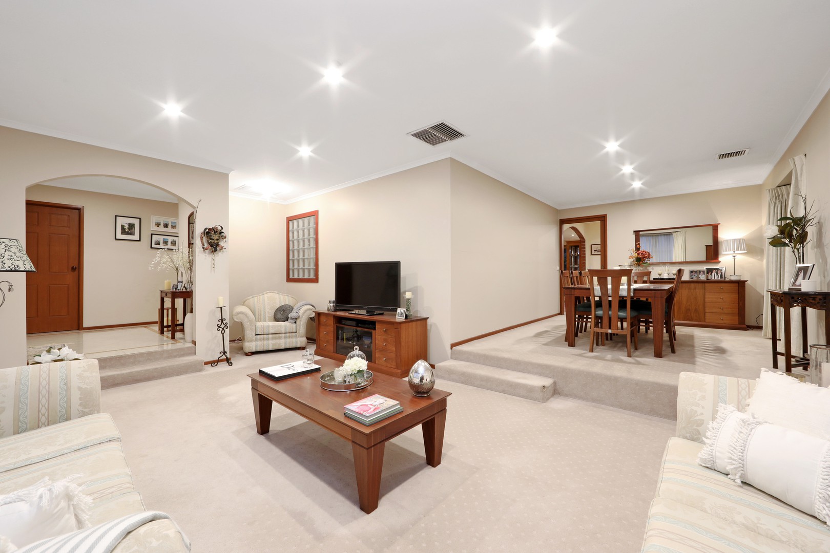 25 Cairn Curren Close, Rowville, VIC 3178 - Thumbnail 2 - 23/11/2021