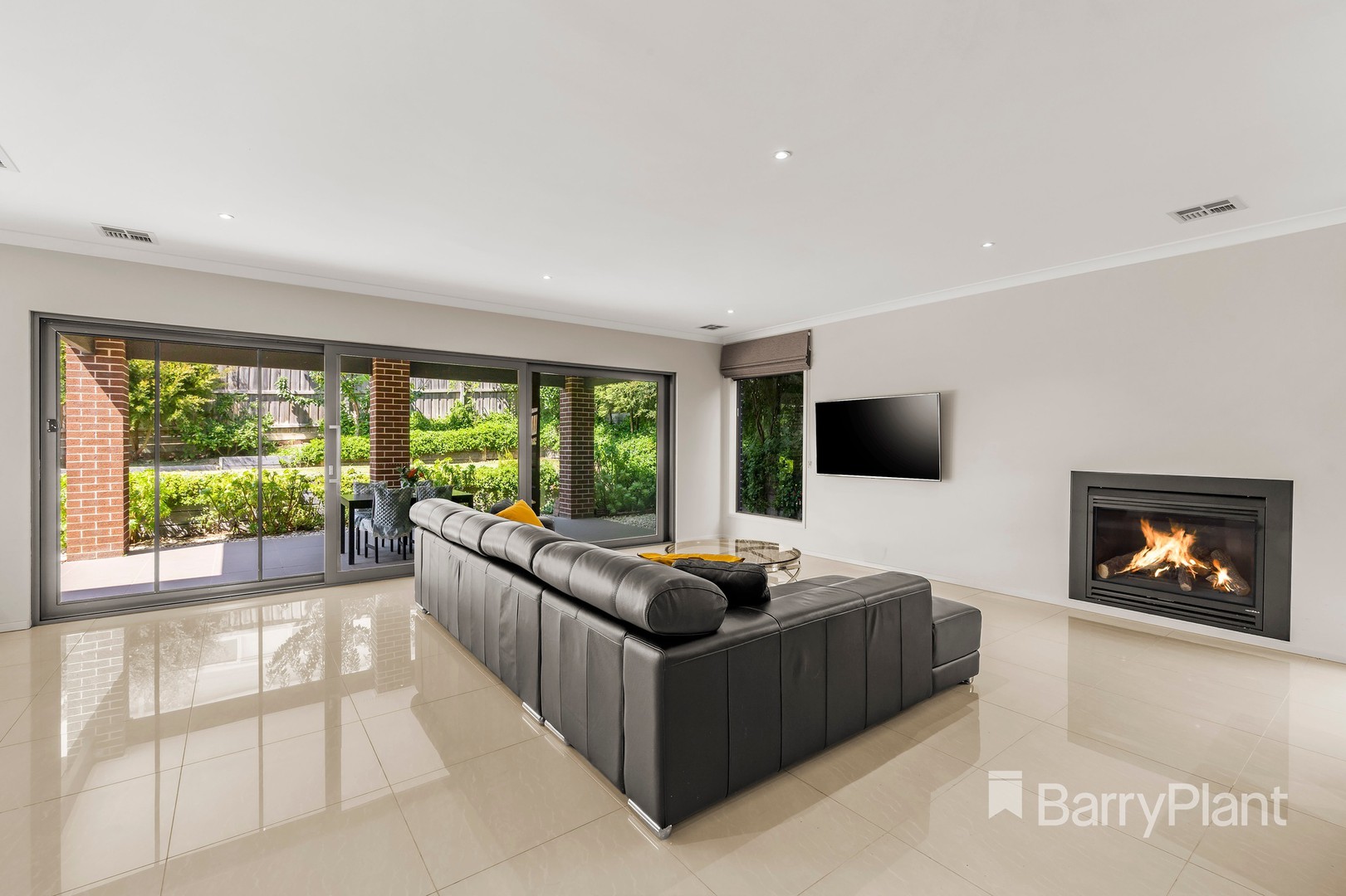 25 Darvel Drive, Mernda, VIC 3754, Mernda - Thumbnail 2