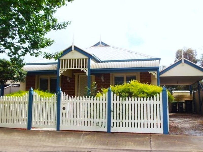 25 Elphinstone Way, Caroline Springs, VIC 3023 - Image - 25/11/2025