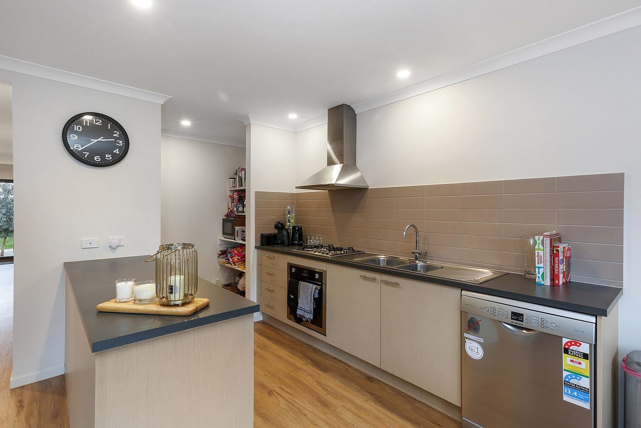 25 Everton Crescent, Charlemont, VIC 3217, Charlemont - Thumbnail 2