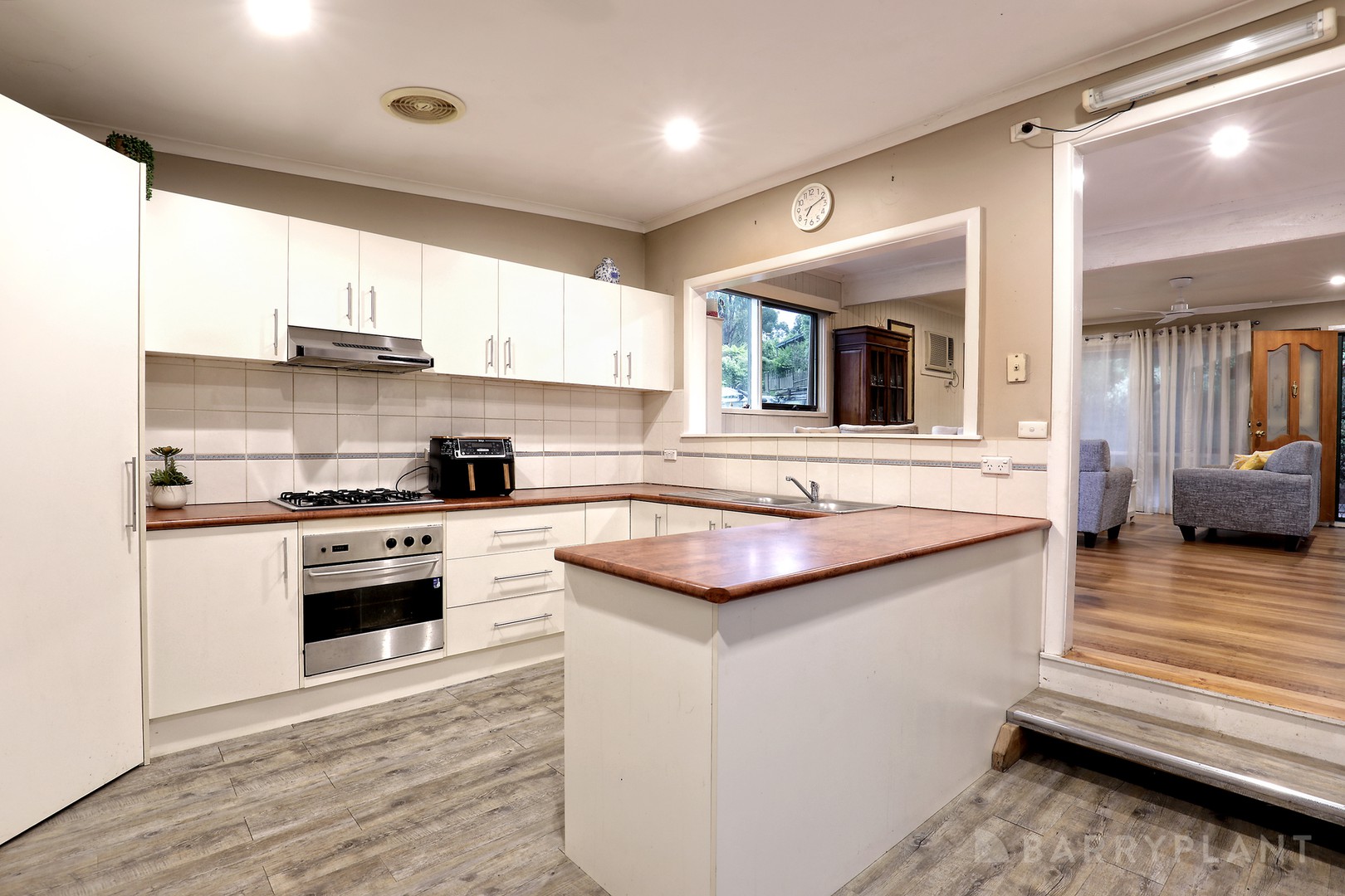 25 Hazel Street, Cockatoo, VIC 3781 - Thumbnail 2 - 07/11/2025