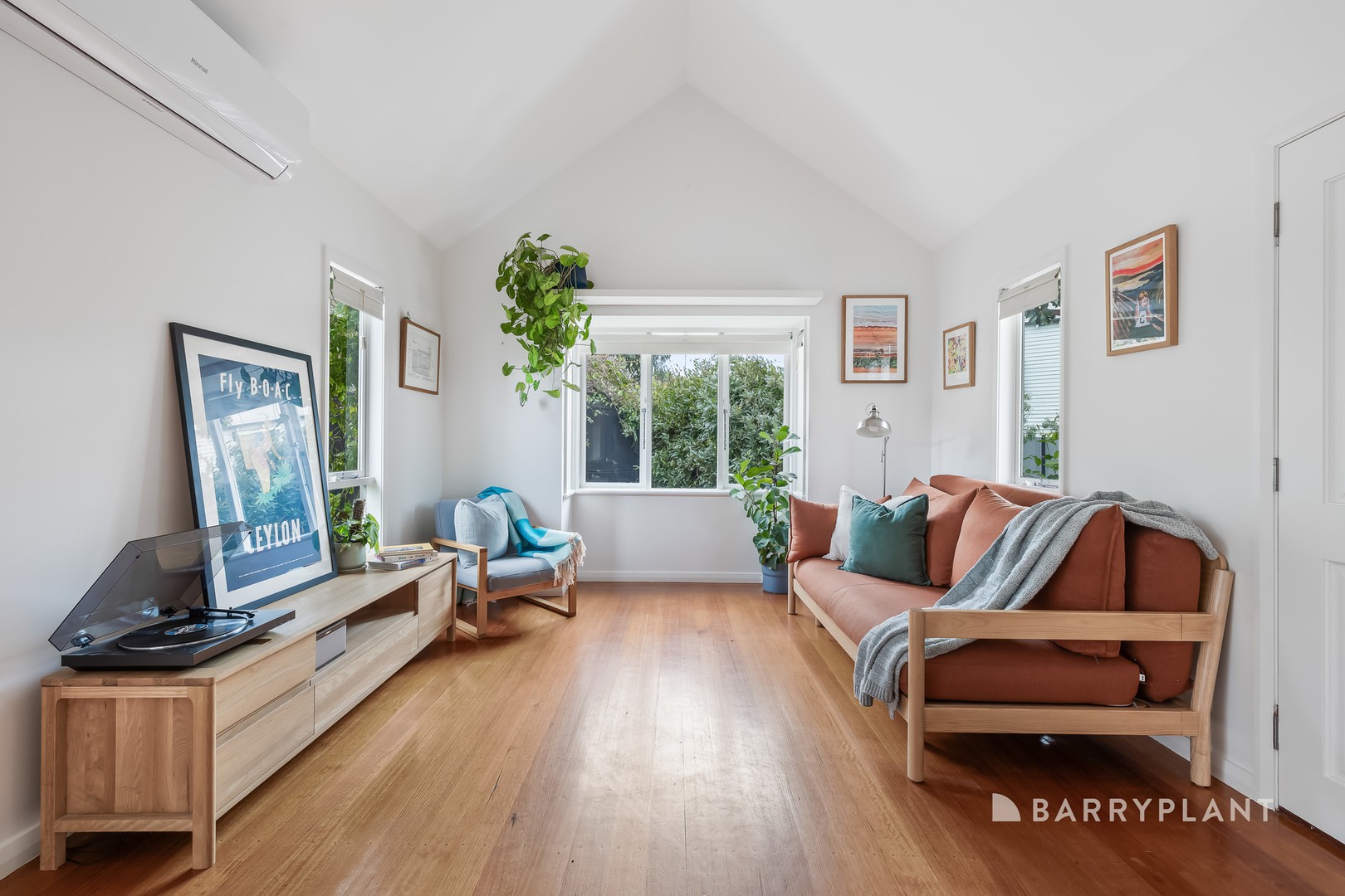 25 Hobson Street, Thornbury, VIC 3071 - Thumbnail 2 - 09/10/2024