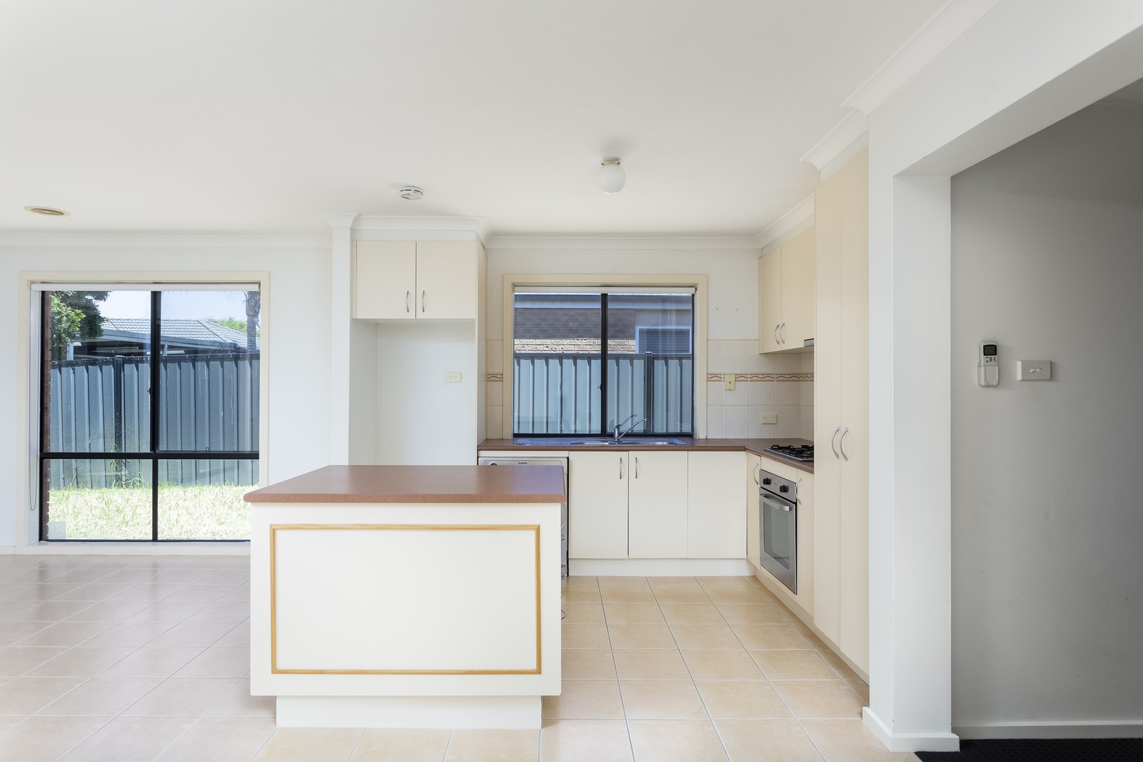 25 Lindsay Gardens, Point Cook, VIC 3030, Point Cook - Thumbnail 2
